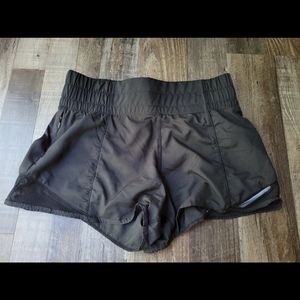 Lululemon Hotty Hot High Rise 2'5